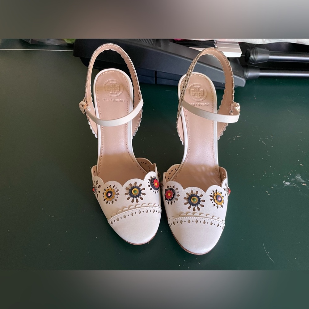 NWOB Tory Burch Marguerite Perforated Slingback Sandal in Ivory Size 7